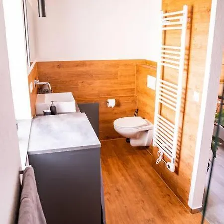 Neu Renoviertes Ferienhaus/wohnunng Kleine Auszeit * Sonnenbühl